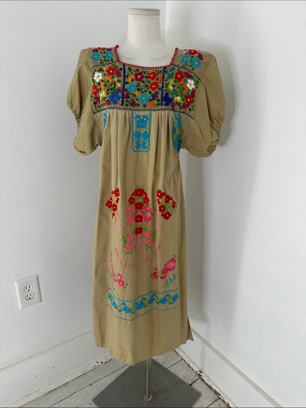 Vintage 1970s Boho Oaxcan Mexican Cotton Floral Day Dress